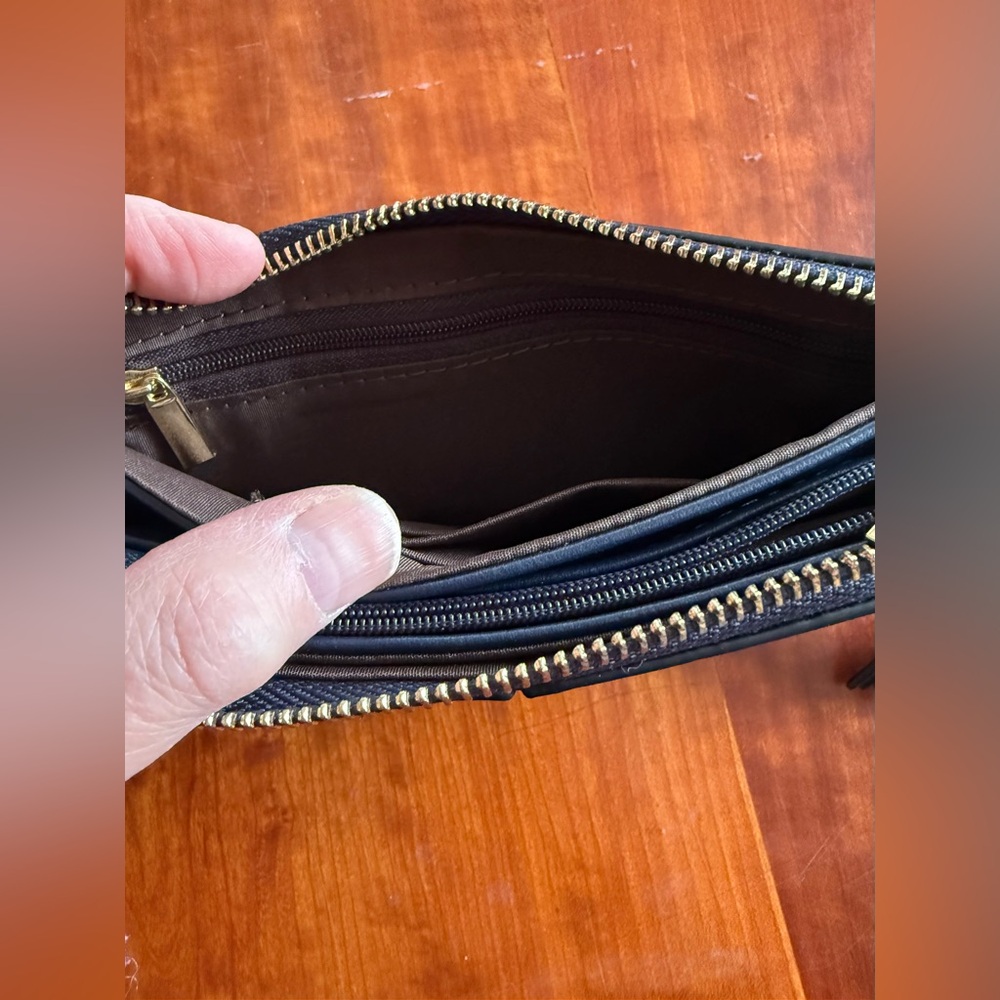 Elegant Navy Wristlet Clutch - Picture 4 of 12